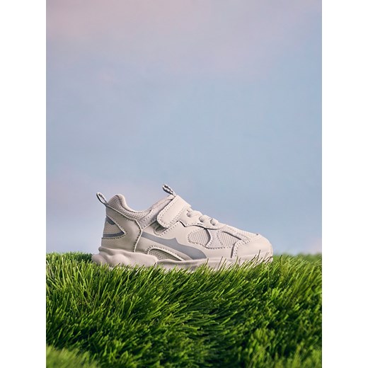 Reserved - Sneakersy na rzepy - jasnoszary ze sklepu Reserved w kategorii Buty sportowe dziecięce - zdjęcie 178617271