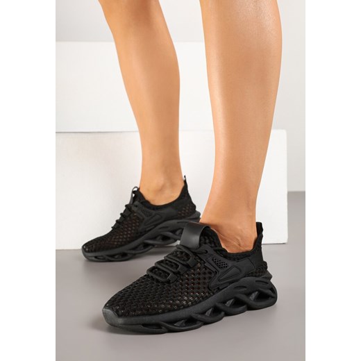 Czarne Siateczkowe Buty Sportowe Sneakersy na Grubej Tłoczonej Podeszwie Telarienna ze sklepu born2be.pl w kategorii Buty sportowe damskie - zdjęcie 178618374