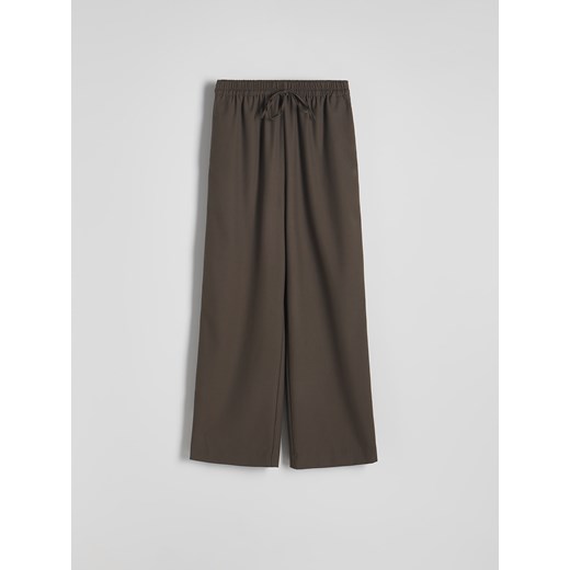 Reserved - Szerokie spodnie z wiązaniem - brązowy ze sklepu Reserved w kategorii Spodnie damskie - zdjęcie 178620702