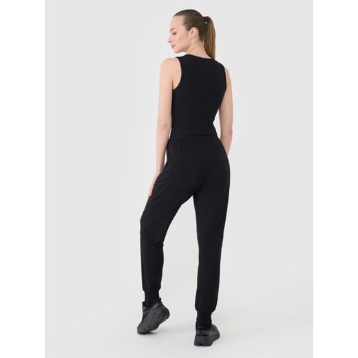 Damskie spodnie dresowe joggery 4F 4FRSS25TTROF1398 - czarne ze sklepu Sportstylestory.com w kategorii Spodnie damskie - zdjęcie 178625581