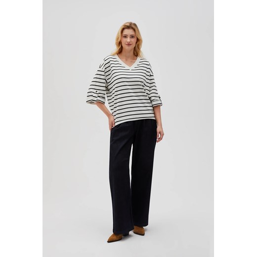 Bluza oversize w paski biało-czarna ze sklepu Moodo.pl w kategorii Bluzy damskie - zdjęcie 178640500