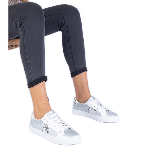 Srebrne sneakersy ze zwierzęcym motywem zdobione brokatem srebrny ze sklepu ButyModne.pl w kategorii Buty sportowe damskie - zdjęcie 178648320
