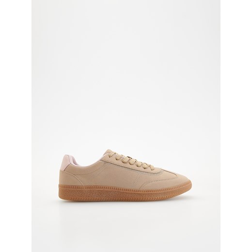 Reserved - Sneakersy z imitacji zamszu - beżowy ze sklepu Reserved w kategorii Buty sportowe damskie - zdjęcie 178651662