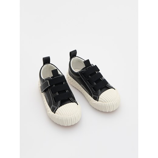 Reserved - Trampki na rzepy - czarny Reserved 24/25 Reserved