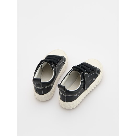 Reserved - Trampki na rzepy - czarny Reserved 27 Reserved