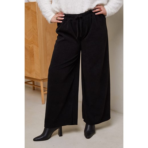 Curvy Lady Spodnie sztruksowe w kolorze czarnym ze sklepu Limango Polska w kategorii Spodnie damskie - zdjęcie 178657420