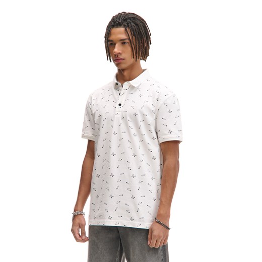 Cropp - Biała koszulka polo w agrafki - biały ze sklepu Cropp w kategorii T-shirty męskie - zdjęcie 178657833