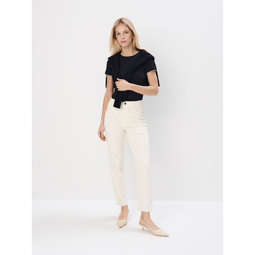 Mohito - Jeansy mom slim z ozdobnymi elementami - kremowy ze sklepu Mohito w kategorii Jeansy damskie - zdjęcie 178660793