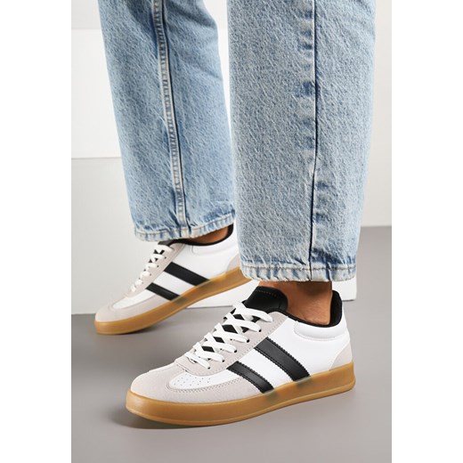 Biało-Czarne Sneakersy Typu Kultowe Tenisówki z Ozdobnymi Przeszyciami Selfia ze sklepu born2be.pl w kategorii Buty sportowe damskie - zdjęcie 178662822