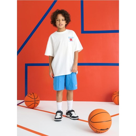 Sinsay - Koszulka z nadrukiem na plecach - kremowy ze sklepu Sinsay w kategorii T-shirty chłopięce - zdjęcie 178676292