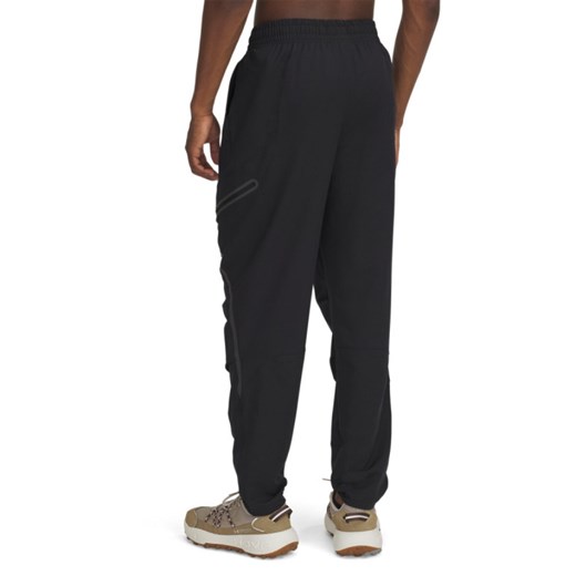 Męskie spodnie treningowe cargo UA Unstoppable Cargo Pant - czarne ze sklepu Sportstylestory.com w kategorii Spodnie męskie - zdjęcie 178683934