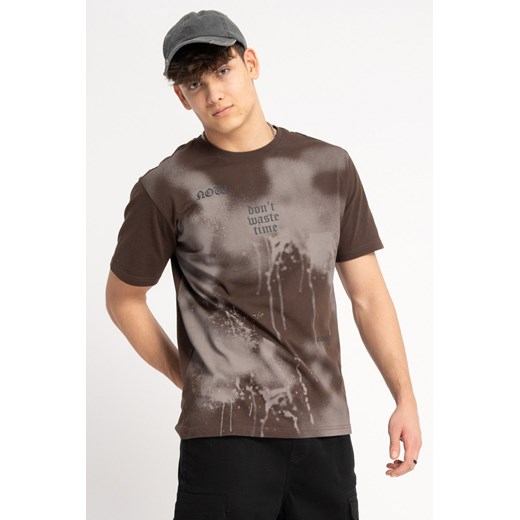 Brązowy t-shirt z nadrukiem z na całości, rozmiar - 170, kolor - brązowy ze sklepu REPORTER w kategorii T-shirty chłopięce - zdjęcie 178686304