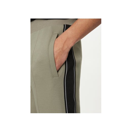 Guess Spodnie dresowe Z2YB09 KB3P2 Zielony Regular Fit Guess L MODIVO