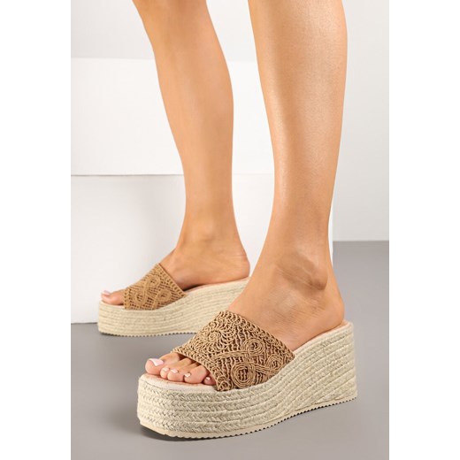 Ciemnobeżowe Klapki na Plecionym Koturnie w Stylu Boho Sonadora ze sklepu born2be.pl w kategorii Espadryle damskie - zdjęcie 178696733
