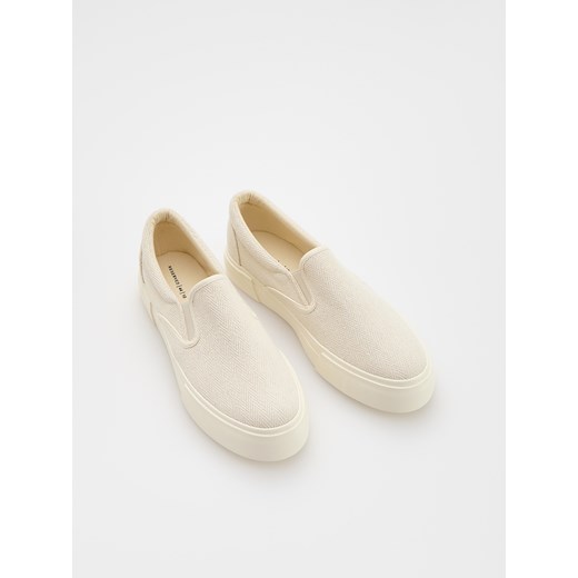 Reserved - Klasyczne trampki - beżowy Reserved 42 Reserved