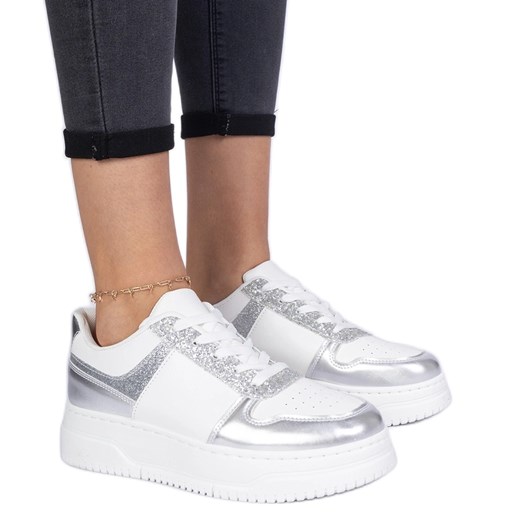Srebrne sneakersy damskie na grubej podeszwie srebrny ze sklepu ButyModne.pl w kategorii Buty sportowe damskie - zdjęcie 178735603