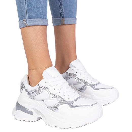 Białe sneakersy damskie zdobione brokatem ze sklepu ButyModne.pl w kategorii Buty sportowe damskie - zdjęcie 178735702