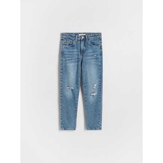 Reserved - Jeansy mom fit z przetarciami - niebieski ze sklepu Reserved w kategorii Spodnie dziewczęce - zdjęcie 178739522