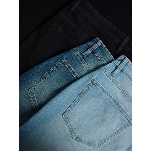 Reserved - Jeansy carrot slim z efektem sprania - niebieski Reserved 30 Reserved