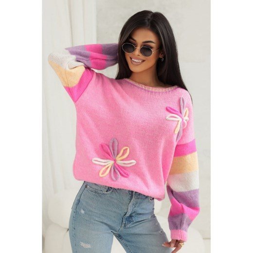 wiosenny pastelowy sweter dalia z kwiatami polski producent j&k premium - różowy ze sklepu STYLOWO w kategorii Swetry damskie - zdjęcie 178774231