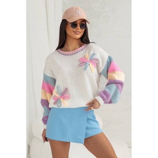wiosenny pastelowy sweter dalia z kwiatami polski producent j&k premium - ecru ze sklepu STYLOWO w kategorii Swetry damskie - zdjęcie 178774233