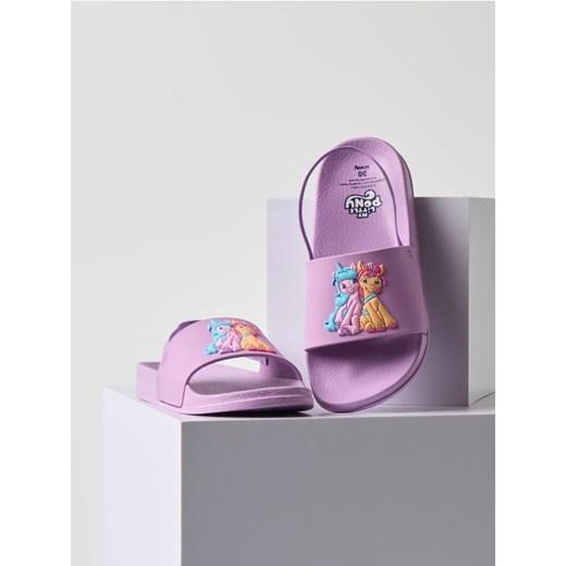 Sinsay - Klapki My Little Pony - fioletowy ze sklepu Sinsay w kategorii Klapki dziecięce - zdjęcie 178779831