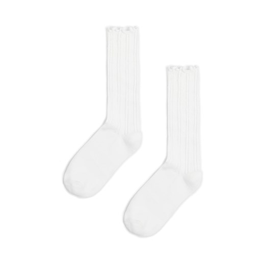 Cropp - 2 pack białych podkolanówek z falbanką - biały ze sklepu Cropp w kategorii Skarpetki damskie - zdjęcie 178803813