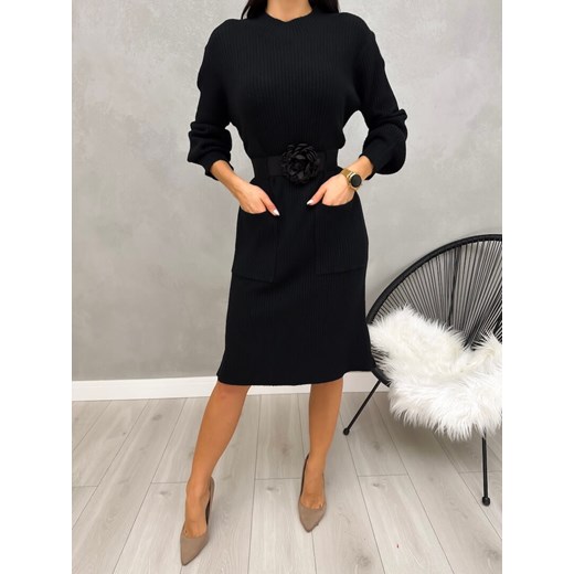 Sukienka czarna Modnakiecka.pl z długim rękawem mini z paskiem 
