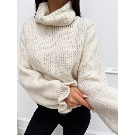 Kremowy Sweterek z Golfem i Ozdobnym Rękawem Modnakiecka.pl Uniwersalny okazja ModnaKiecka.pl