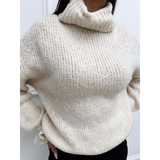 Kremowy Sweterek z Golfem i Ozdobnym Rękawem Modnakiecka.pl Uniwersalny promocja ModnaKiecka.pl