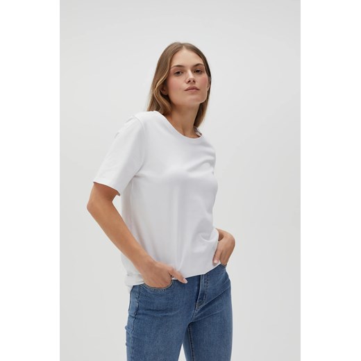 Gładki bawełniany t-shirt biały ze sklepu Moodo.pl w kategorii Bluzki damskie - zdjęcie 178827124