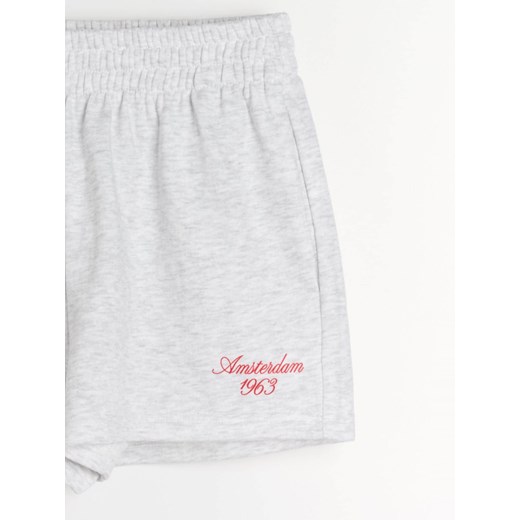 Sinsay - Dresowe szorty z napisem - szary Sinsay XL Sinsay