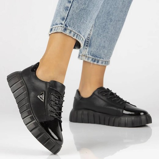 Skórzane sneakersy damskie na platformie - Filippo DP4138/24, czarne, sznurowane ze sklepu ulubioneobuwie w kategorii Buty sportowe damskie - zdjęcie 178861610
