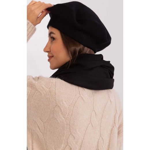 Czarny beret damski AT-CZ-231305.91P, Kolor czarny, Rozmiar uniwersalny, WOOL FASHION ITALIA ze sklepu Primodo w kategorii Czapki zimowe damskie - zdjęcie 178878850