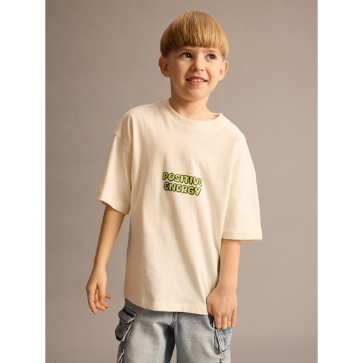 Reserved - Bawełniany t-shirt z nadrukiem - złamana biel ze sklepu Reserved w kategorii T-shirty chłopięce - zdjęcie 178902940