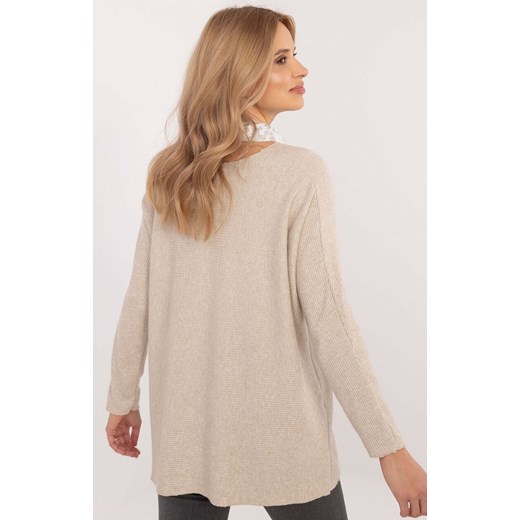 Beżowy sweter z błyszczącą nitką DHJ-BZ-19226.91, Kolor beżowy, Rozmiar uniwersalny, ITALY MODA ze sklepu Intymna w kategorii Swetry damskie - zdjęcie 178915701