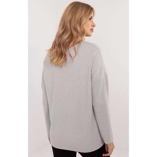 Jasnoszary sweter oversize DHJ-BZ-19238.26, Kolor jasnoszary, Rozmiar uniwersalny, ITALY MODA ze sklepu Intymna w kategorii Swetry damskie - zdjęcie 178915721