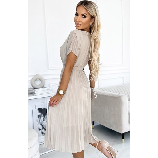 Plisowana sukienka midi z szerokim paskiem beżowa 465-2 Mia, Kolor beżowy, Rozmiar one size, NUMOCO BASIC ze sklepu Intymna w kategorii Sukienki - zdjęcie 178916223