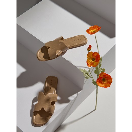 Sinsay - Klapki - kremowy Sinsay 38 Sinsay