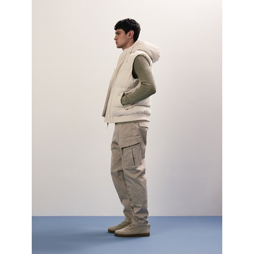 Reserved - Spodnie cargo slim fit - beżowy ze sklepu Reserved w kategorii Spodnie męskie - zdjęcie 178930373