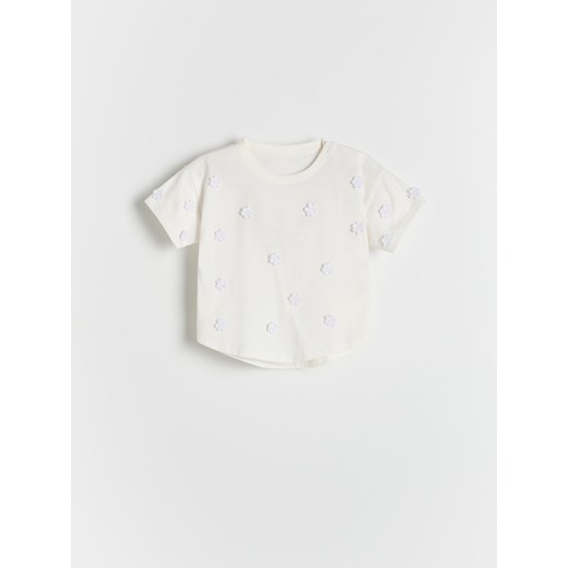 Reserved - T-shirt z kwiatową aplikacją - złamana biel ze sklepu Reserved w kategorii Bluzki dziewczęce - zdjęcie 178950211