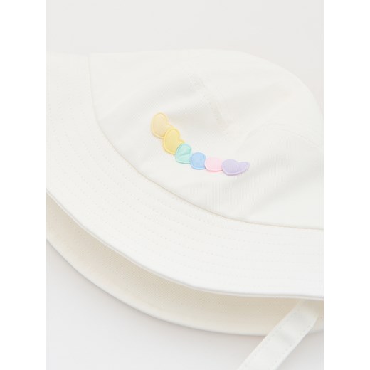Reserved - Bawełniany kapelusz z wiązaniem - złamana biel Reserved 1-3 lata Reserved