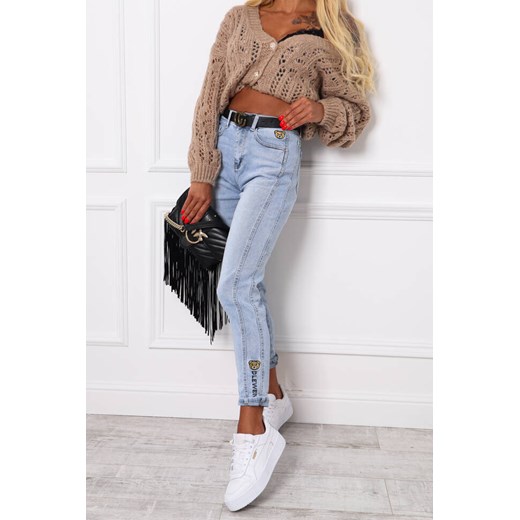SPODNIE JEANSOWE PUSH UP TYPU MOM FIT Z NASZYWKĄ MISIA + PASEK ze sklepu olika.com.pl w kategorii Jeansy damskie - zdjęcie 178957981