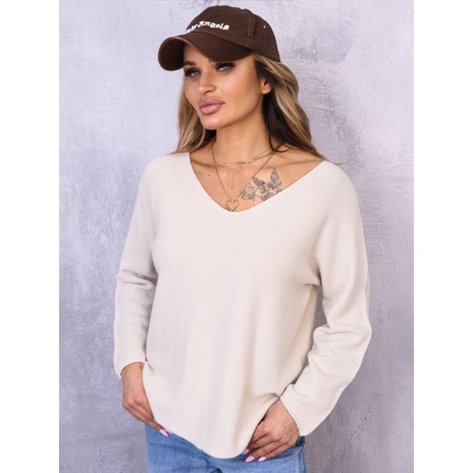 SWETER OVERSIZE Z DEKOLTEM W SEREK- BEŻOWY ze sklepu olika.com.pl w kategorii Swetry damskie - zdjęcie 178960381