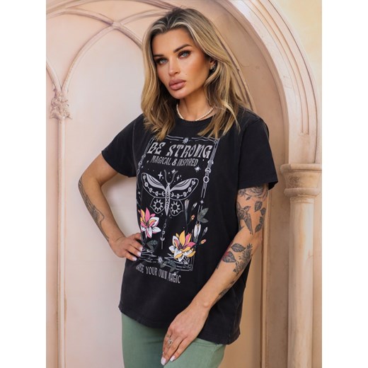 CZARNY DEKATYZOWANY T-SHIRT Z PRINTEM ze sklepu olika.com.pl w kategorii Bluzki damskie - zdjęcie 178962114