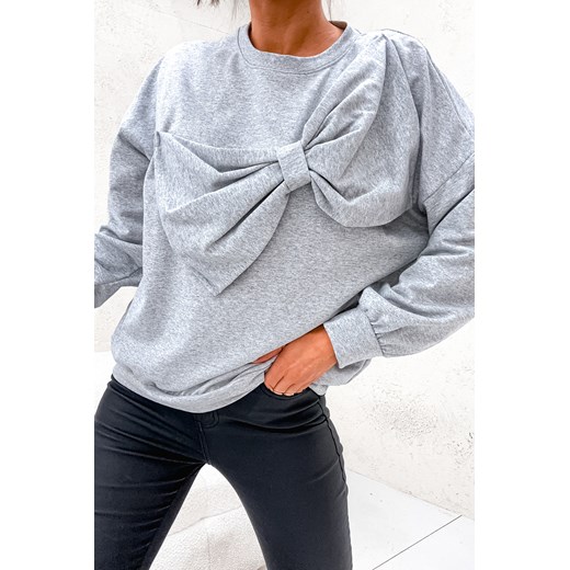 BLUZA OVERSIZE Z KOKARDĄ- SZARA ze sklepu olika.com.pl w kategorii Bluzy damskie - zdjęcie 178965231