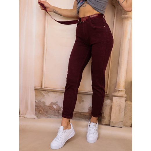 BORDOWE SPODNIE MOM FIT+ PASEK ze sklepu olika.com.pl w kategorii Spodnie damskie - zdjęcie 178966540