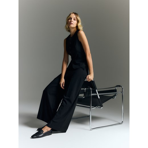 Reserved - Luźne spodnie z kantem - czarny ze sklepu Reserved w kategorii Spodnie damskie - zdjęcie 178971452