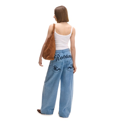 Cropp - Jeansy balloon fit baggy z naszywkami - niebieski ze sklepu Cropp w kategorii Jeansy damskie - zdjęcie 178979380