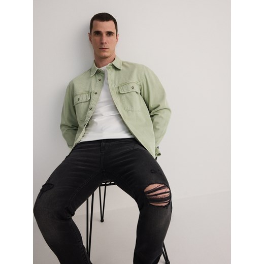 Reserved - Jeansy carrot slim z przetarciami - czarny Reserved 29 Reserved
